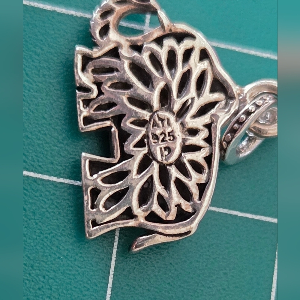 Elegant 925 Silver Elephant Pendant Necklace - Picture 4 of 8